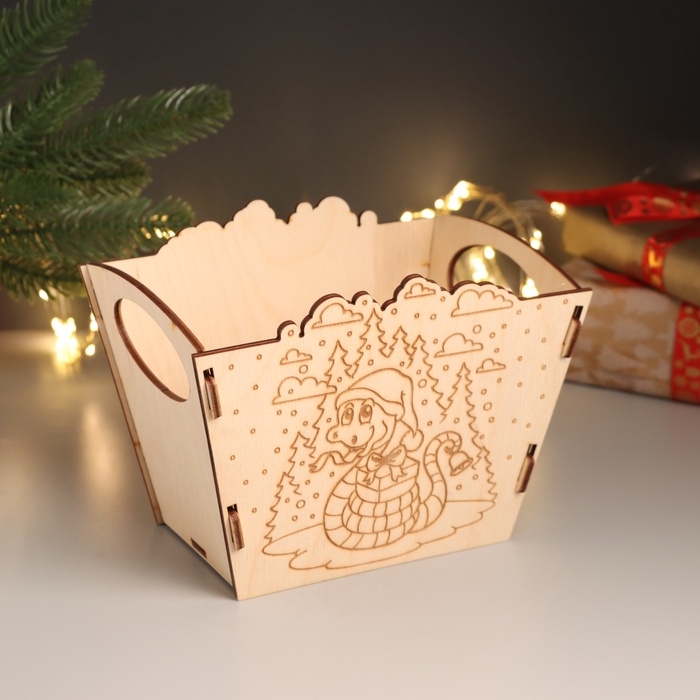 Новогодняя корзинка-шкатулка Новогодняя корзинка-шкатулка "Змейка с подарком" 18х12х14 см (набор 5 деталей)