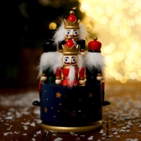 Новогодний сувенир &laquo;Карусель щелкунчики&raquo; 11 &times; 11 &times; 19 см, МИКС