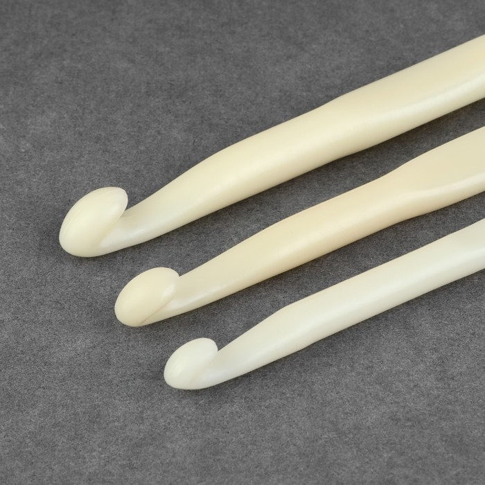 Набор крючков для вязания, d = 7/8/9 мм, 14 см, 3 шт, цвет белый Набор крючков для вязания, d = 7/8/9 мм, 14 см, 3 шт, цвет белый