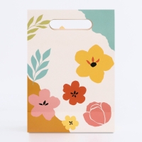 Подарочная коробка-пакет, упаковка с вырубной ручкой, "Цветочки" , 19 х 9 х 27 см Подарочная коробка-пакет, упаковка с вырубной ручкой, "Цветочки" , 19 х 9 х 27 см