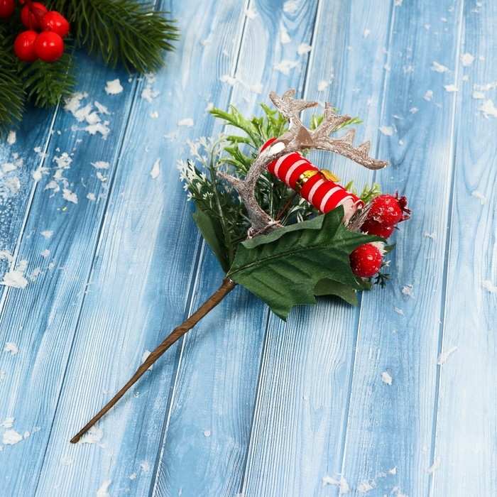 Декор "Зимние грезы" зелень ягоды листья, 18 см