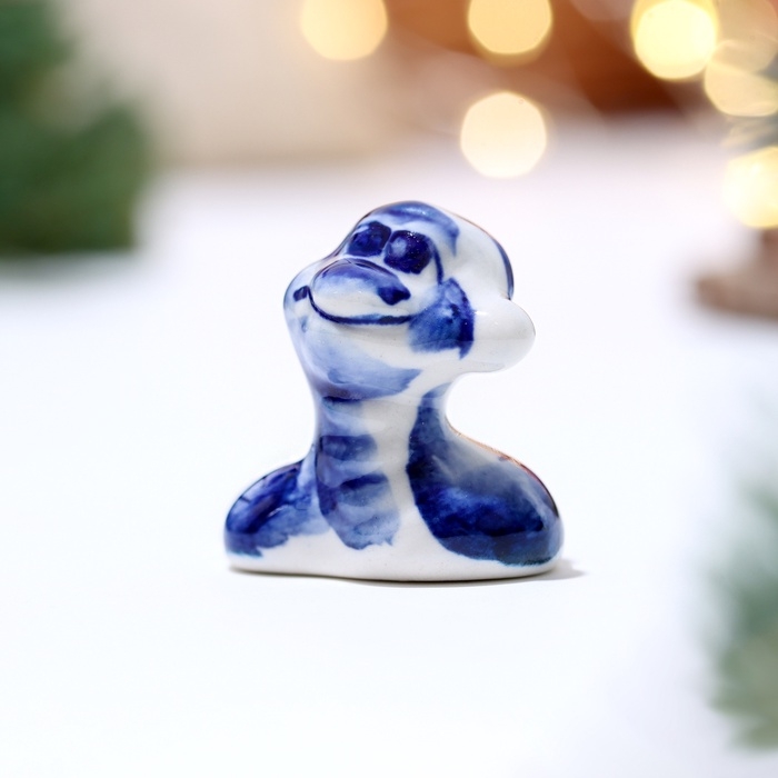 Сувенир символ года &laquo;Змейка в шляпе&raquo;, гжель, 3.5х4 см