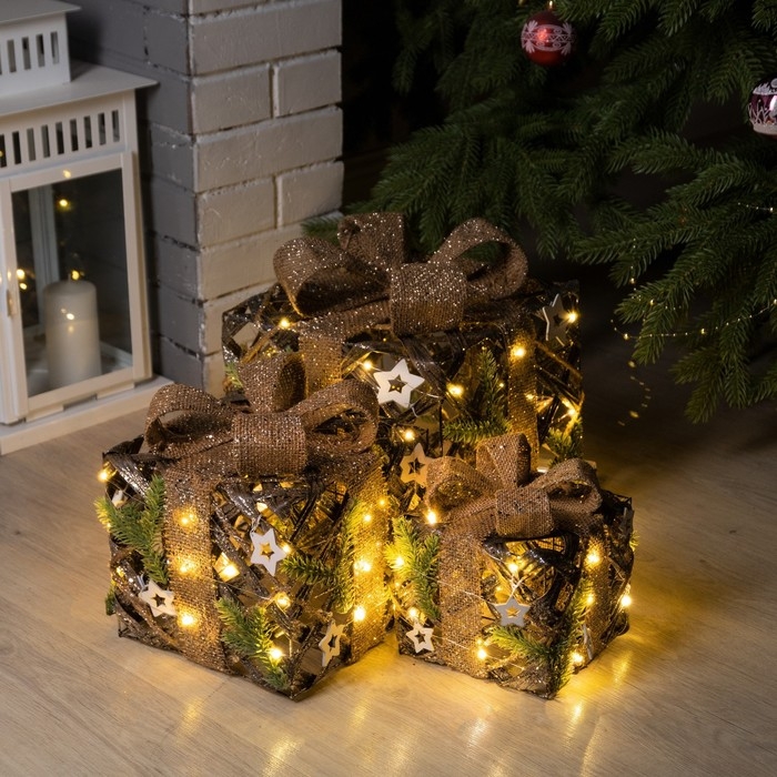 Светодиодная фигура «Подарки плетёные» 15, 20, 25 см, текстиль, металл, батарейки ААх2 (не в комплекте), свечение тёплое белое Светодиодная фигура «Подарки плетёные» 15, 20, 25 см, текстиль, металл, батарейки ААх2 (не в комплекте), свечение тёплое белое