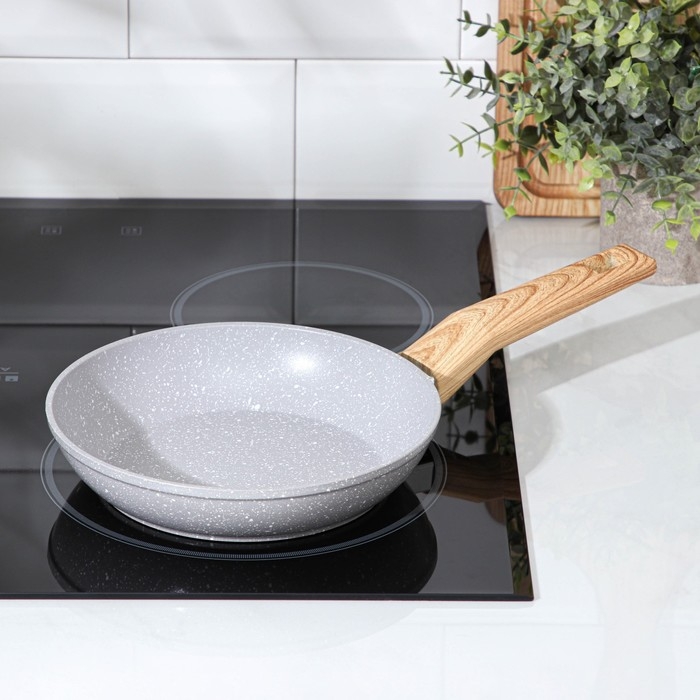 Сковорода кованая Magistro Natural, d=20 см, ручка soft-touch, антипригарное покрытие, индукция, цвет серый