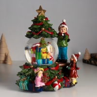 Сувенир полистоун водяной шар музыка, свет "Мальчик наряжает ёлку" d=10 см 18х16х23 см Сувенир полистоун водяной шар музыка, свет "Мальчик наряжает ёлку" d=10 см 18х16х23 см