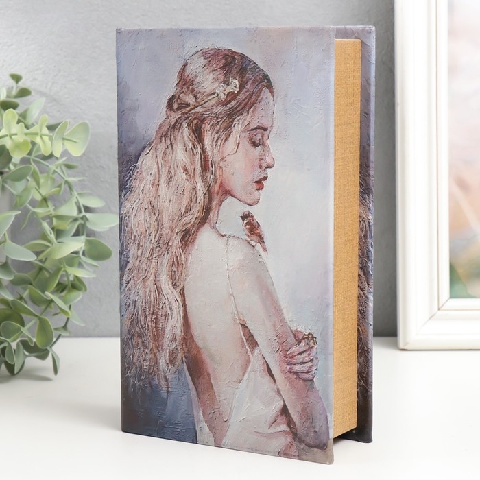 Сейф-книга дерево кожзам Сейф-книга дерево кожзам "Девушка-нежность" 21х13х5 см