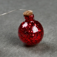 Гирлянда &laquo;Нить&raquo; 1.6 м с насадками &laquo;Шарики с красным конфетти&raquo;, IP20, серебристая нить, 15 LED, батарейки ААх2 (нет в комплекте), свечение тёплое белое