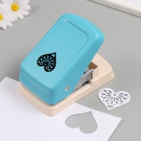 Дырокол фигурный рисунок 5х5 см "Сердце фигурное" 8.6х14,6х6,9 см Дырокол фигурный рисунок 5х5 см "Сердце фигурное" 8.6х14,6х6,9 см