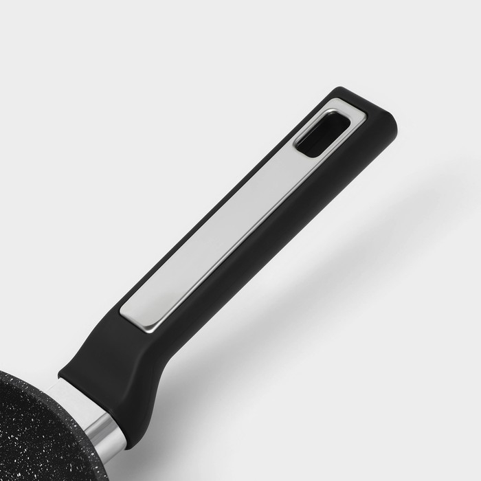 Сковорода Magistro Warrior, d=22 см, h=4,5 см, ручка soft-touch, антипригарное покрытие, индукция, цвет чёрный Сковорода Magistro Warrior, d=22 см, h=4,5 см, ручка soft-touch, антипригарное покрытие, индукция, цвет чёрный