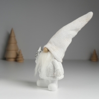 Сувенир полистоун "Дед Мороз в белом вязанном колпаке, с серебристой ёлочкой" 8,5х5х18 см Сувенир полистоун "Дед Мороз в белом вязанном колпаке, с серебристой ёлочкой" 8,5х5х18 см