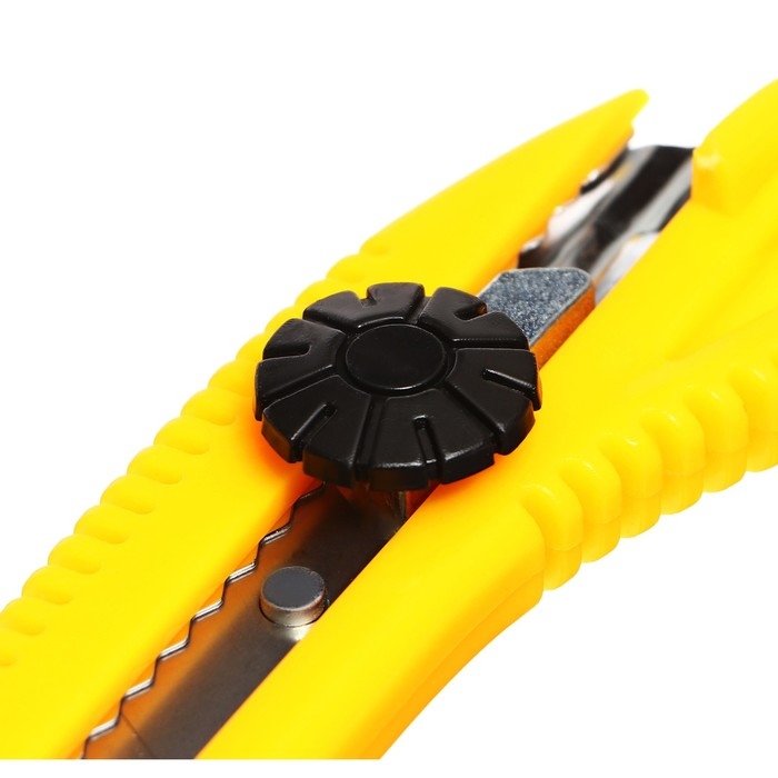 Нож канцелярский 18 мм, пластиковый, с роликовым фиксатором, TOP Нож канцелярский 18 мм, пластиковый, с роликовым фиксатором, TOP