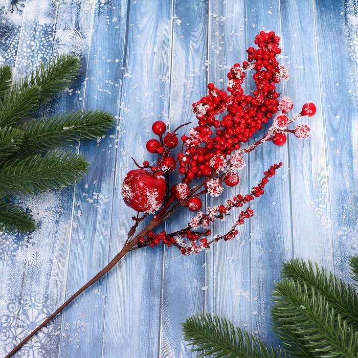 Декор "Зимнее очарование" веточка с яблочком и ягодками, 30 см