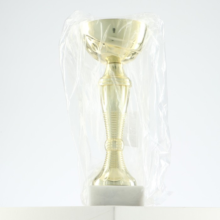 Кубок 150С, наградная фигура, золото, подставка камень, 17,3 х 7 х 5 см. Кубок 150С, наградная фигура, золото, подставка камень, 17,3 х 7 х 5 см.