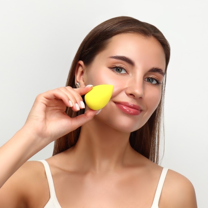 Спонж для макияжа в футляре &laquo;Капля&raquo;, 6 &times; 4 см, увеличивается при намокании, цвет МИКС