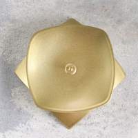 Подсвечник "Кварта Н" металл на одну свечу, 9,5х3 см, золотой Подсвечник "Кварта Н" металл на одну свечу, 9,5х3 см, золотой