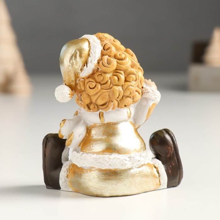 Сувенир полистоун Сувенир полистоун "Малышка в золотом кафтане и колпаке, сидит" МИКС 4х5,5х8 см