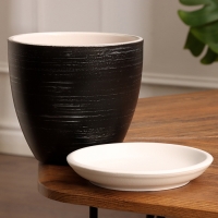 Горшок цветочный "Фоджа" черные линии 1,4 л Горшок цветочный "Фоджа" черные линии 1,4 л