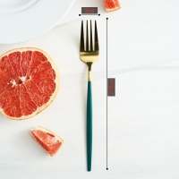 Вилка столовая из нержавеющей стали Magistro &laquo;Блинк&raquo;, 21,5&times;3 см, зелёная ручка, цвет металла золотой