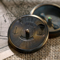 Компас латунь "Компас и календарь" 5,5х5,5х2 см Компас латунь "Компас и календарь" 5,5х5,5х2 см