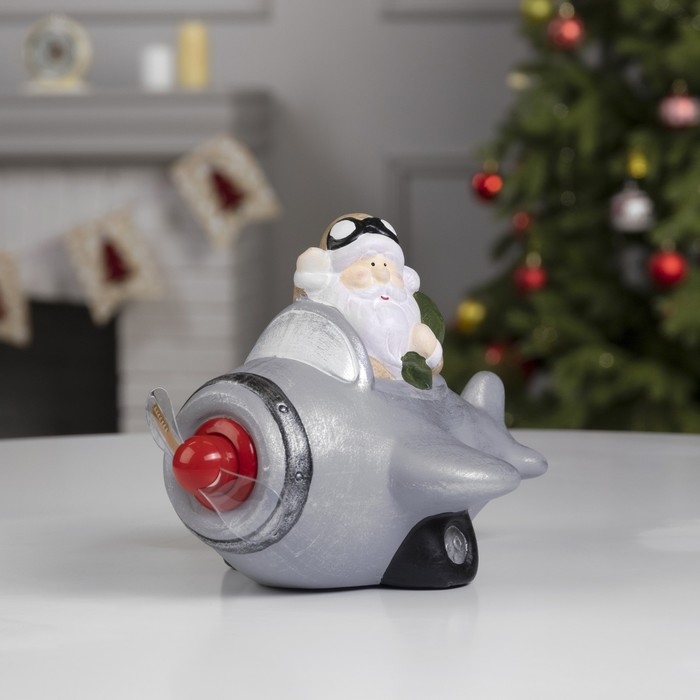 Светодиодная фигура «Дед Мороз в самолёте» 17 × 17 × 22 см, полистоун, батарейки АААх2 (не в комплекте), свечение красное Светодиодная фигура «Дед Мороз в самолёте» 17 × 17 × 22 см, полистоун, батарейки АААх2 (не в комплекте), свечение красное