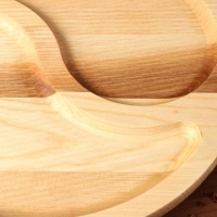 Менажница деревянная "Инь-Янь", с разделочной доской, d-35 см, массив ясеня Менажница деревянная "Инь-Янь", с разделочной доской, d-35 см, массив ясеня