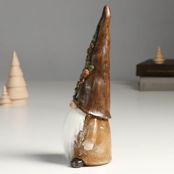 Сувенир полистоун "Дед Мороз в колпаке с еловой веткой и шишками" 9х7,5х25,5 см