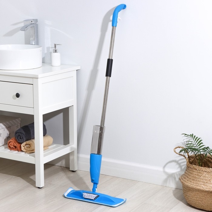 Швабра для мытья пола с распылителем и щёткой Доляна, насадка из микрофибры 42&times;14 см, стальная ручка 120 см, цвет МИКС