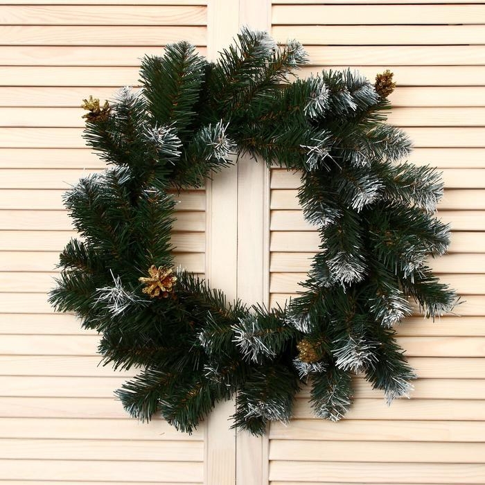 Венок "Классический" Белоснежный   (шишки золото) 45 см