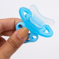 Прорезыватель силиконовый &laquo;Для передних зубов&raquo;, цвет синий, с колпачком, двусторонний, Крошка Я