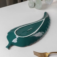 Блюдо керамическое сервировочное &laquo;Рапсодия. Лист&raquo;, 29&times;12&times;2,5 см, цвет зелёный