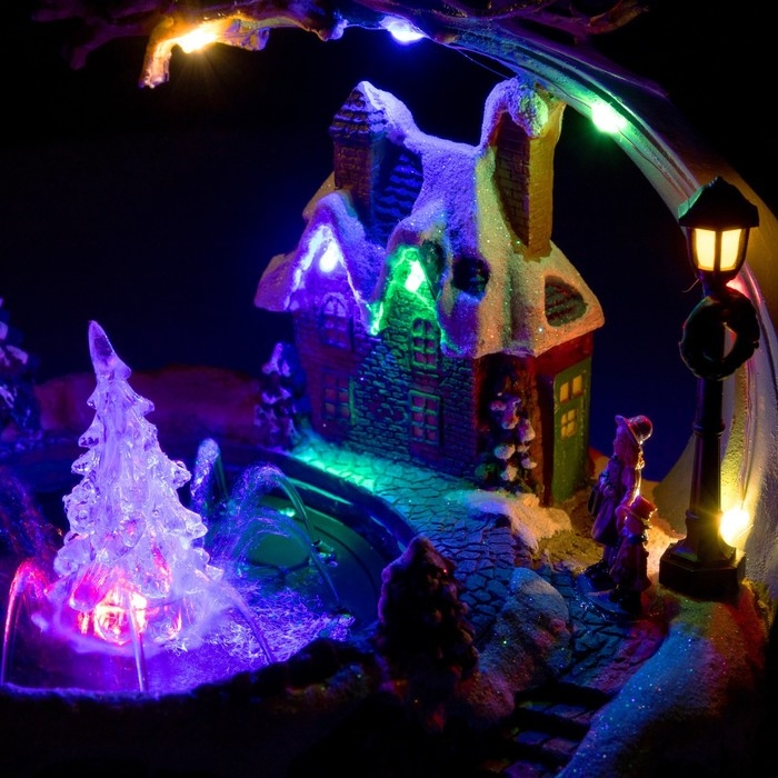 Светодиодная фигура &laquo;Площадь с фонтаном&raquo; 23 &times; 19 &times; 16 см, полистоун, батарейки АААх2 (не в комплекте), свечение мульти