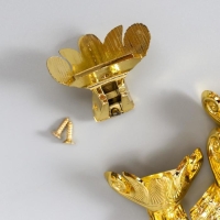 Уголок (ножка) для шкатулки пластик "Лапа" набор 4 шт золото 2,2х2,3 см Уголок (ножка) для шкатулки пластик "Лапа" набор 4 шт золото 2,2х2,3 см