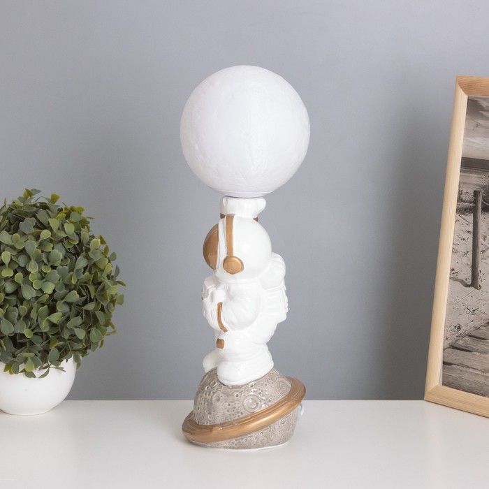 Лампа настольная Лампа настольная "Космонавт с луной" 1х40Вт Е14 белый/золото 12,5х12,5х33см