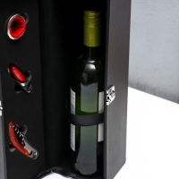 Шкатулка дерево, кожзам под бутылку "Гладкая кожа" 3 предмета 35х11х12 см Шкатулка дерево, кожзам под бутылку "Гладкая кожа" 3 предмета 35х11х12 см