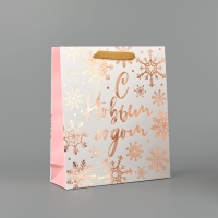 Пакет подарочный новогодний ламинированный &laquo;С новым счастьем&raquo;, тиснение, M 30 х 26 х 9 см, Новый год