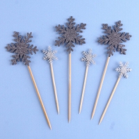 Набор шпажек и топперов «Снежинки», 2 размера, в наборе 6 шт. Набор шпажек и топперов «Снежинки», 2 размера, в наборе 6 шт.