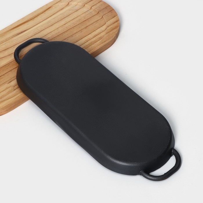 Сковорода чугунная «Овал гриль», 43×16,5×2,5 см, с ручками, на деревянной подставке Сковорода чугунная «Овал гриль», 43×16,5×2,5 см, с ручками, на деревянной подставке