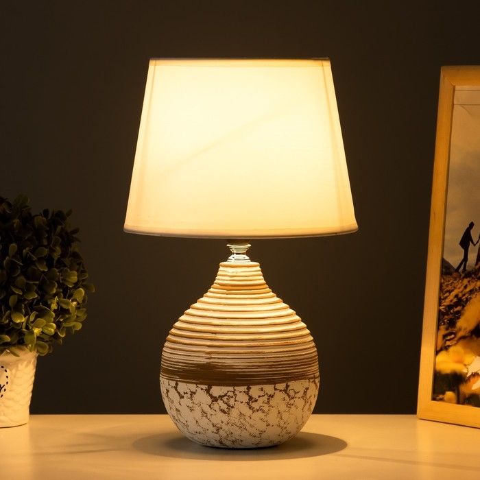 Настольная лампа "Иллирия" Е14 40Вт бело-кофейный 19х19х32 см RISALUX