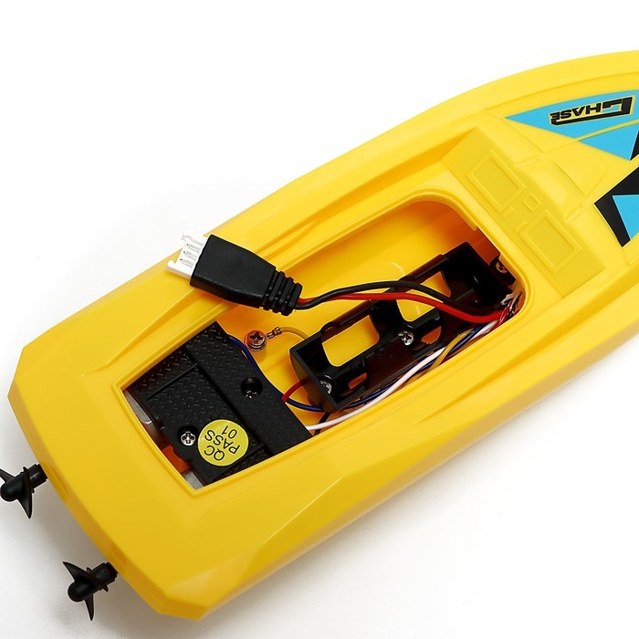 Катер &laquo;Быстрый&raquo;, радиоуправление, плавает