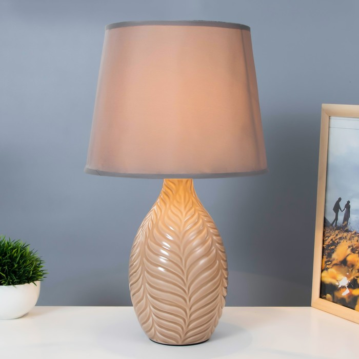 Настольная лампа "Тропики" Е14 1х40Вт  бежевый 25х25х42 см RISALUX