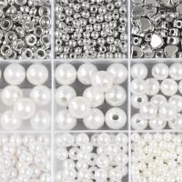 Бусины в шкатулке "Белый перламутр и серебро" 15 делений 10х17,5х2 ссм