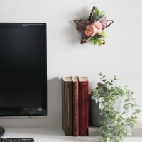 Венок на дверь интерьерный "Розы на звезде" 16 см Венок на дверь интерьерный "Розы на звезде" 16 см