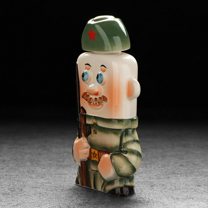 Штоф фарфоровый &laquo;Стрелок&raquo;, 0.35 л, в упаковке книге