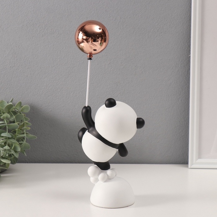 Сувенир полистоун Сувенир полистоун "Панду уносит золотой шарик" черно-белый 7,5х14х31 см