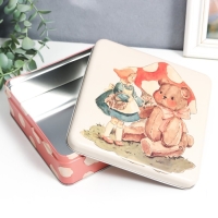 Шкатулка металл квадрат "Малышка и игрушечный медведь" 5,8х17х17 см Шкатулка металл квадрат "Малышка и игрушечный медведь" 5,8х17х17 см