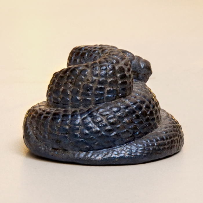 Новый год. Символ 2025. Фигура "Змейка малая" синий лунный, 4х4х2см