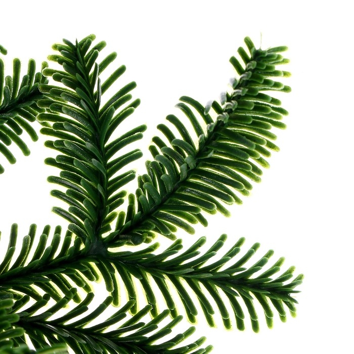 Декор &laquo;Ветвь пышной ели&raquo;