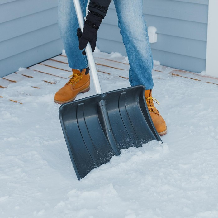 Лопата пластиковая, ковш 380 &times; 380 мм, морозостойкая, с алюминиевой планкой, алюминиевый черенок, &laquo;Снеговик&raquo;, МИКС