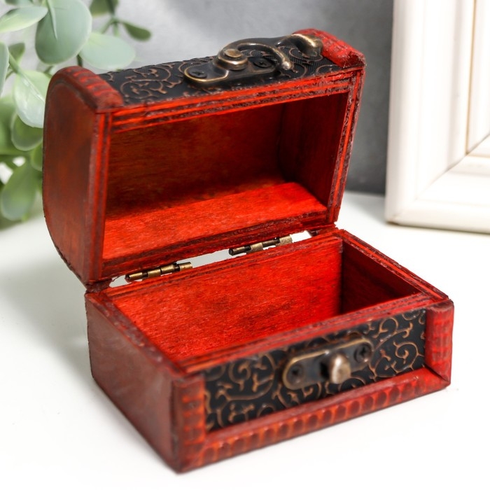 Шкатулка дерево состаренная "Золотые завитки на чёрном" сундучок 6х8х5,5 см