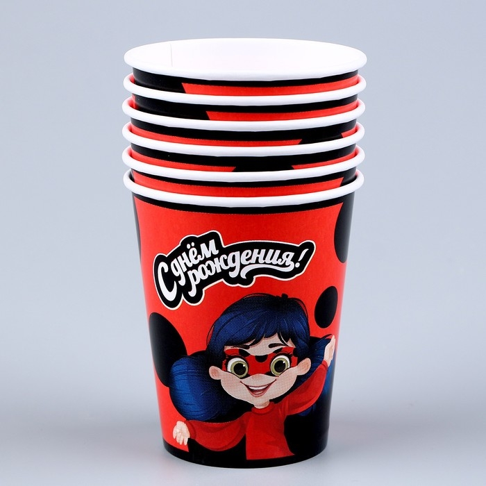 Набор бумажной посуды одноразовый С днём рождения&raquo; красный: 6 тарелок, 1 гирлянда, 6 стаканов, 6 колпаков